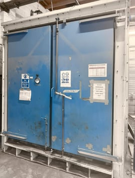Wheelabrator Waffle Floor Blast Room with Extractor & Pressure Pot
