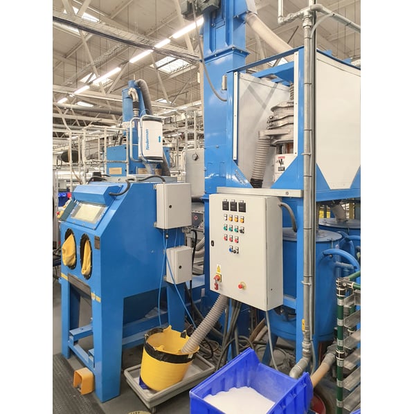Hodge Clemco Series 1000 Twin Cabinet System with Lift Elevator, Media Sieve and Dust Extraction