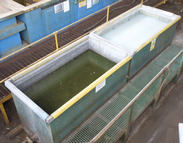 Small lined cleaning tanks in self contained frame
